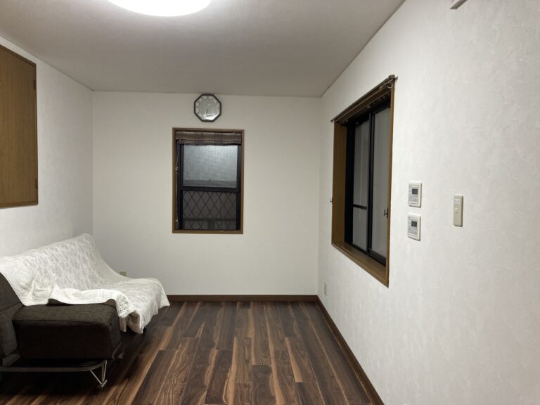 城陽市　　LDKクロス貼替・フローリング増し貼り工事／トイレクロス貼替工事