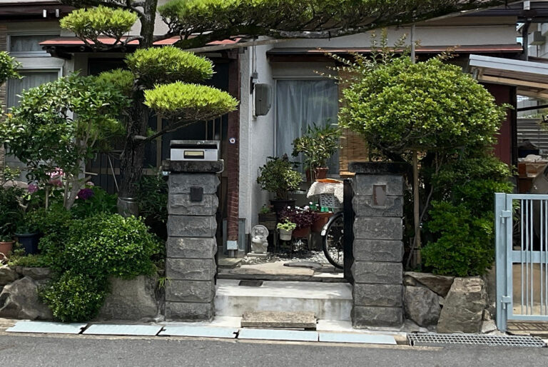 城陽市　外構　フェンス建て直し工事／外構　土間ステップ追加工事